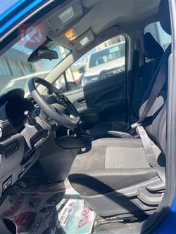 نيسان فيرسا